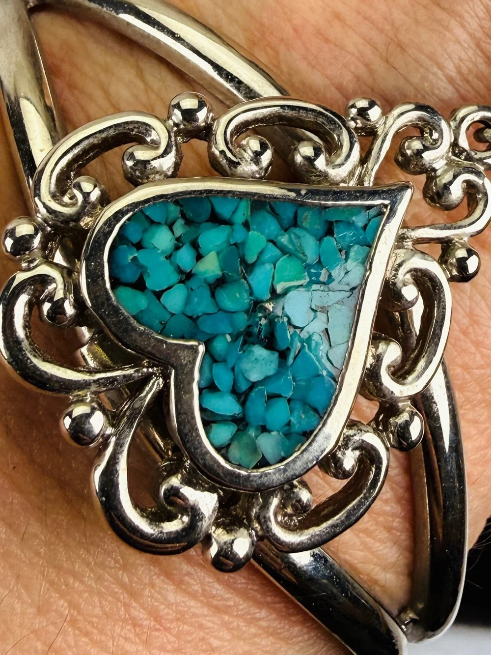 Ornate Silvertone Blue Heart Cuff Bracelet & Size 8.5 Ring Matching Jewelry Set